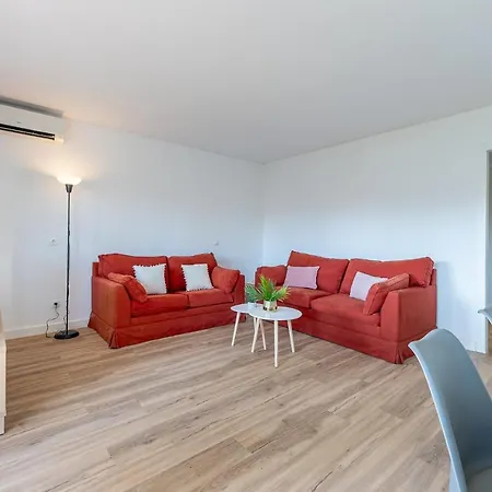 797 - Piso Reformado Con Amplia Terraza Carihue توريمولينوس