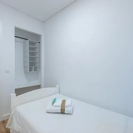 797 - Piso Reformado Con Amplia Terraza Carihue * توريمولينوس