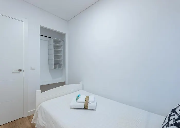 797 - Piso Reformado Con Amplia Terraza Carihue * Torremolinos