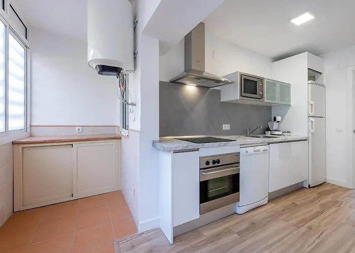 797 - Piso Reformado Con Amplia Terraza Carihue * Torremolinos