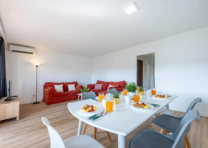 797 - Piso Reformado Con Amplia Terraza Carihue Torremolinos