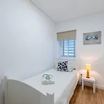 797 - Piso Reformado Con Amplia Terraza Carihue דירה *